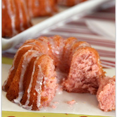 Strawberry Soda Mini-Cakes