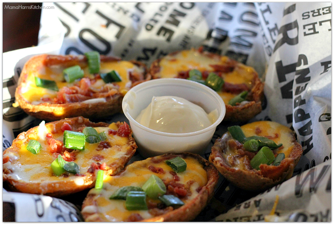 Survival Tips: Dining out with kids #BuffaloWingsAndRings #ad #cbias