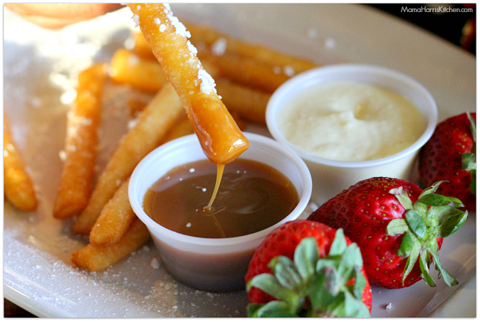 Survival Tips: Dining out with kids #BuffaloWingsAndRings #ad #cbias