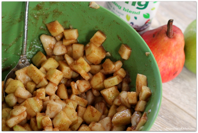 Low Calorie Mini Pear Apple Pies using Zing Stevia! AD #SKExperts #ZingBakingBlend with SheKnows | Mama Harris' Kitchen