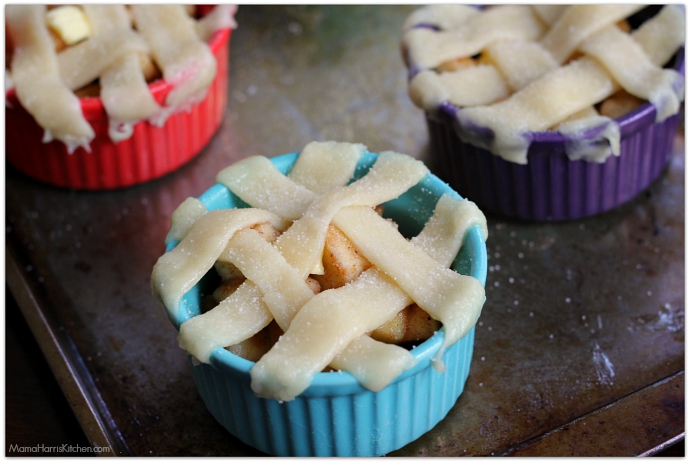Low Calorie Mini Pear Apple Pies using Zing Stevia! AD #SKExperts #ZingBakingBlend with SheKnows | Mama Harris' Kitchen
