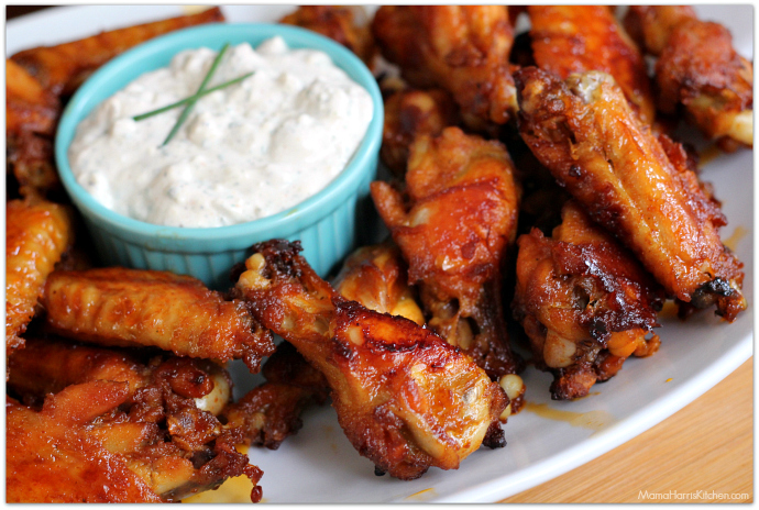 smoky brown sugar wings with blue cheese dip #ChicksWingIt #WingItWednesday | Mama Harris' Kitchen