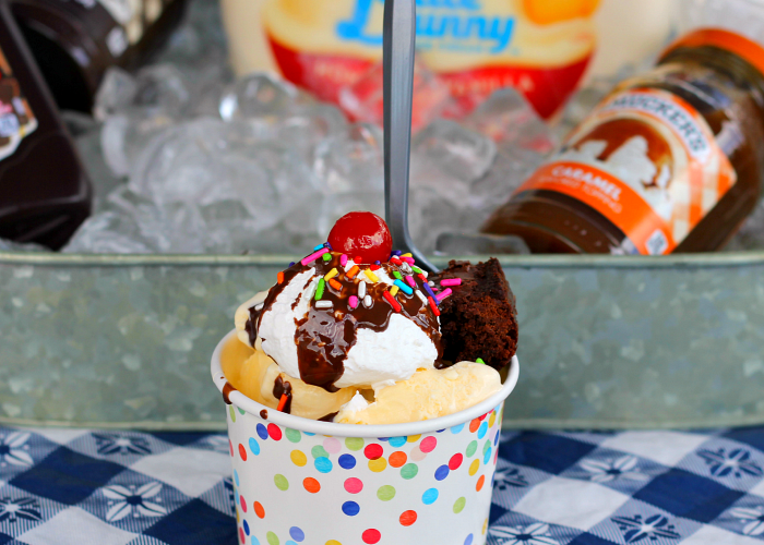 Sweet Backyard Fun in the Sun with Smucker's and Blue Bunny Ice Cream! #TopYourSummer #SoHoppinGood AD | Mama Harris' Kitchen