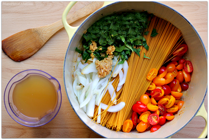 Dinner is ready in a flash with this one pot chicken veggie spaghetti #NewComfortFood AD | Mama Harris' Kitchen