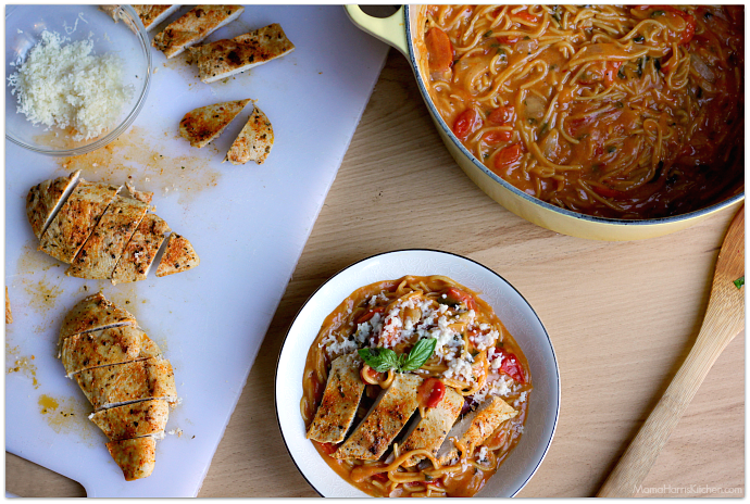 Dinner is ready in a flash with this one pot chicken veggie spaghetti #NewComfortFood AD | Mama Harris' Kitchen