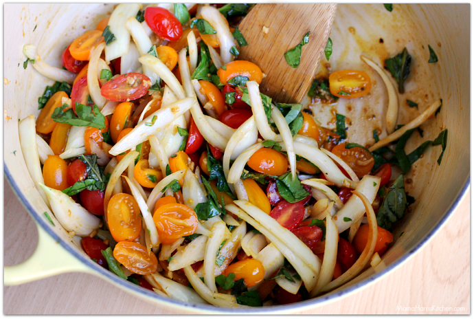 Dinner is ready in a flash with this one pot chicken veggie spaghetti #NewComfortFood AD | Mama Harris' Kitchen