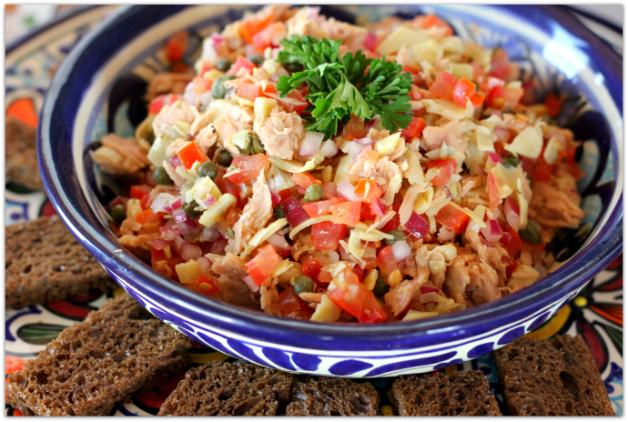 Fresh Entertaining Ideas with Tuna - Artichoke Tuna Crostini Close Up AD #StarKistSelectsEVOO